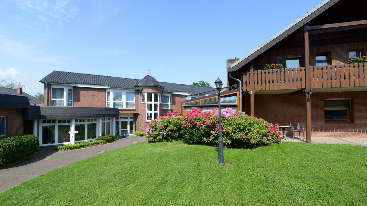 Landhotel Zur Eiche Buxtehude Exterior photo